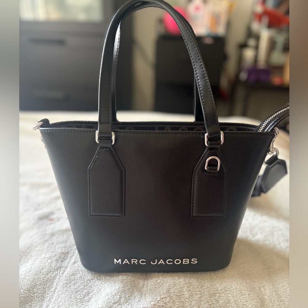 Marc Jacobs Black Leather Logo Tote with Detachable Strap